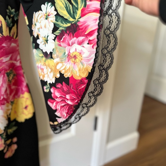 Spring off the shoulders mini dress with bell sleeves - Picture 5 of 5